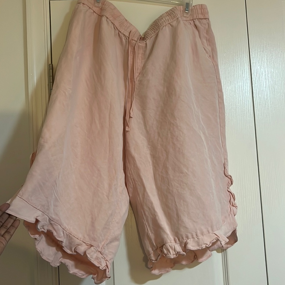 Ruffle hem Capri